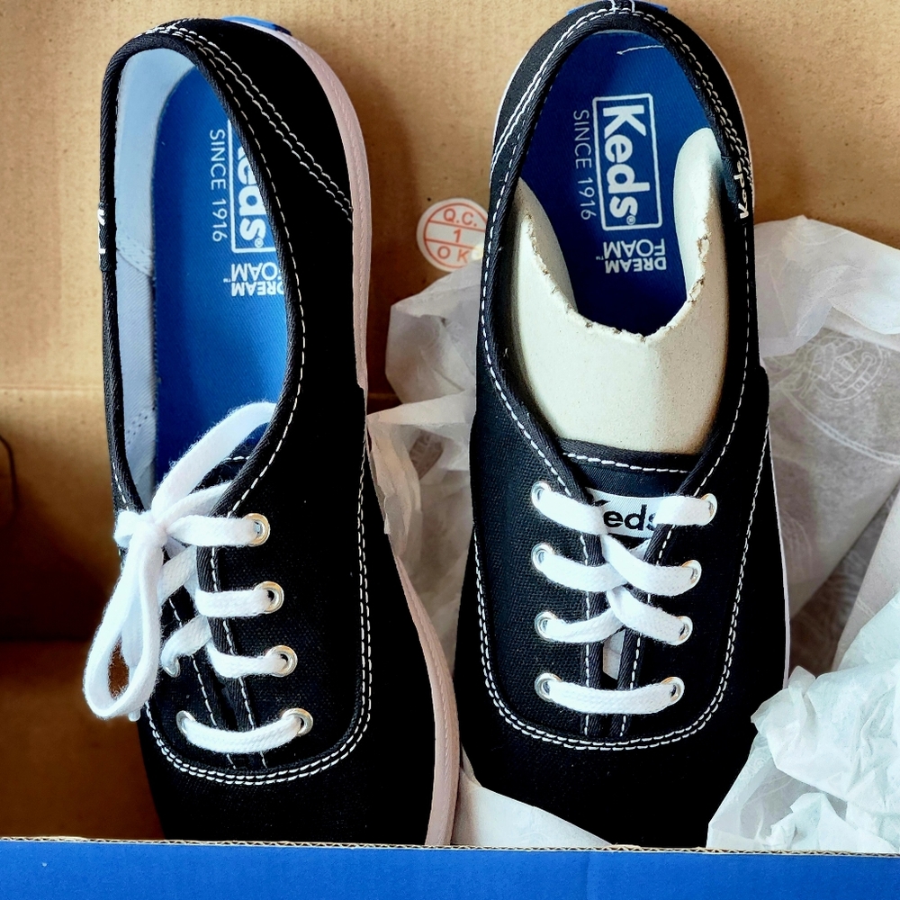 Women's Ked's size 7